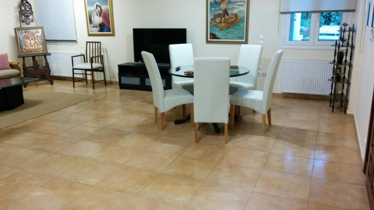 Lovely 2-Bedroom Apartment At Greek Riviera Vári Exterior foto