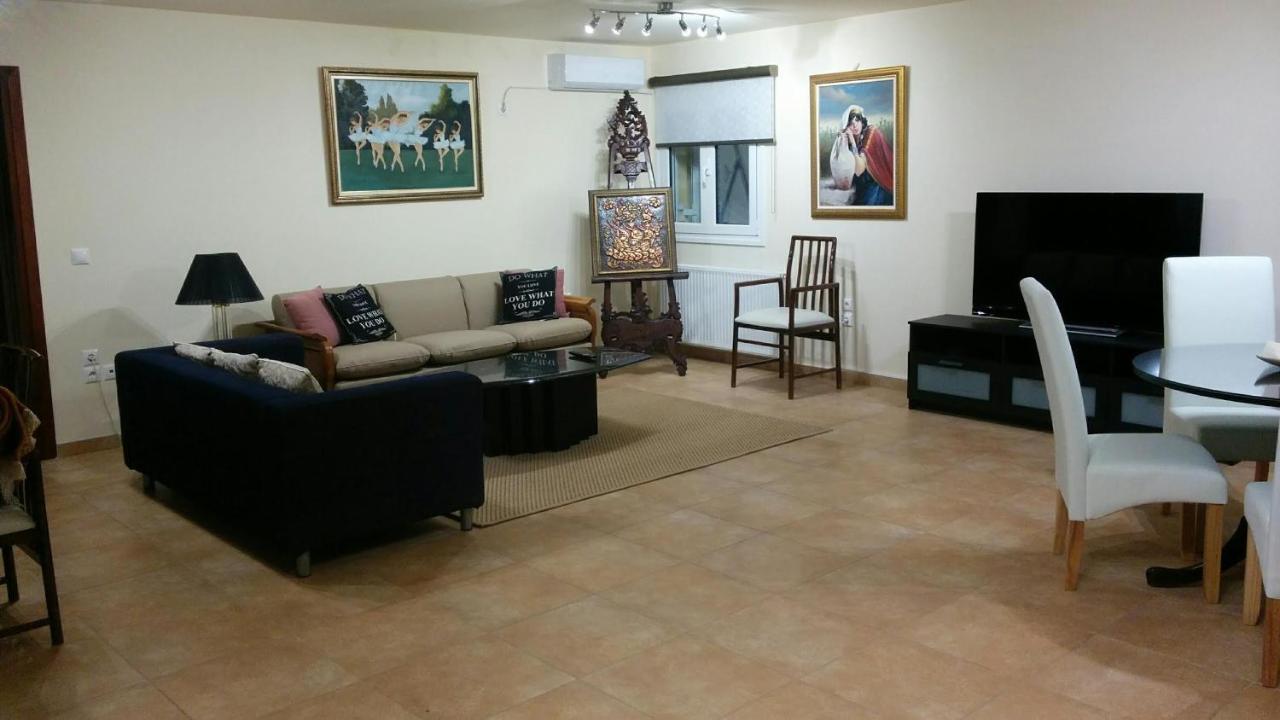 Lovely 2-Bedroom Apartment At Greek Riviera Vári Exterior foto
